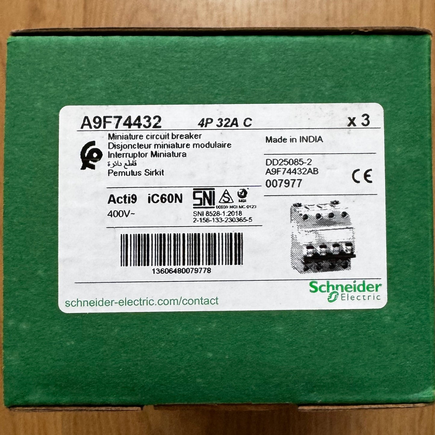 Schneider A9F74432 Miniature Circuit Breaker - 32A C-Curve 4P - Front Perspective