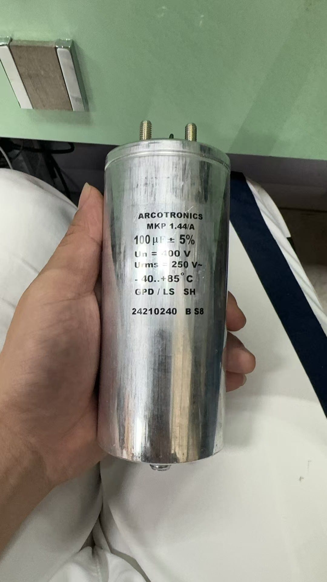 ARCOTRONICS ARCOTRONICS MKP 1.44/A GPD/LS SH 14152486 E7 140*60 100μF 400V MKP screw Capacitor (3 Pieces)