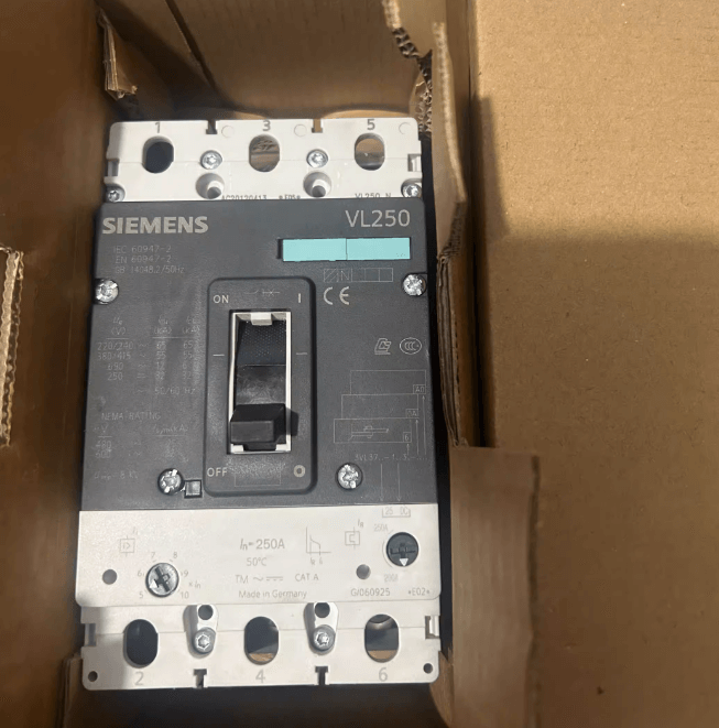 Siemens two-level category Siemens 3VL3 Series 3VL3725-1DC36-0AA0-Z U01 — 3‑Pole Molded Case Circuit Breaker (MCCB), 250A, Thermal‑Magnetic Adjustable (50°C), Standard Breaking Capacity: 55 kA @ 415V / 12 kA @ 690V, Metric Nut‑Plate Feed‑Thru