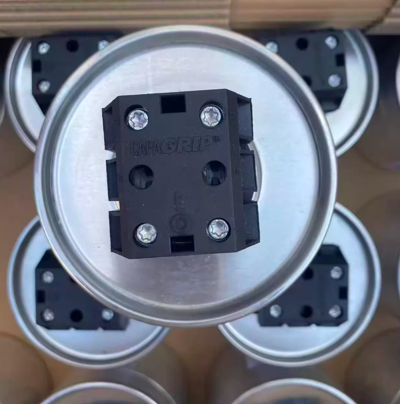 Electronicon E62.Q10-104L10/J capacitor label 100µF 1120V DC - Label Close-up