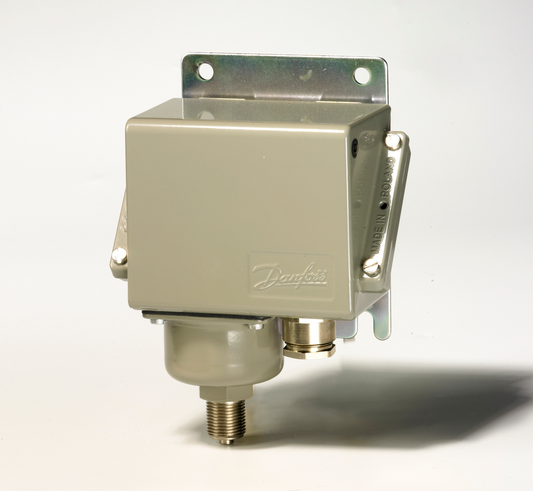Danfoss KPS33 Pressure Switch - 0-3.5 bar Range - Front View