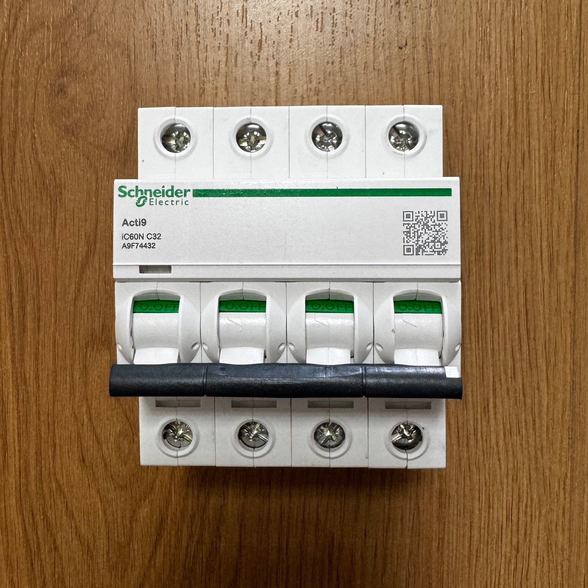 Schneider A9F74432 Miniature Circuit Breaker - 32A C-Curve 4P - Front Perspective