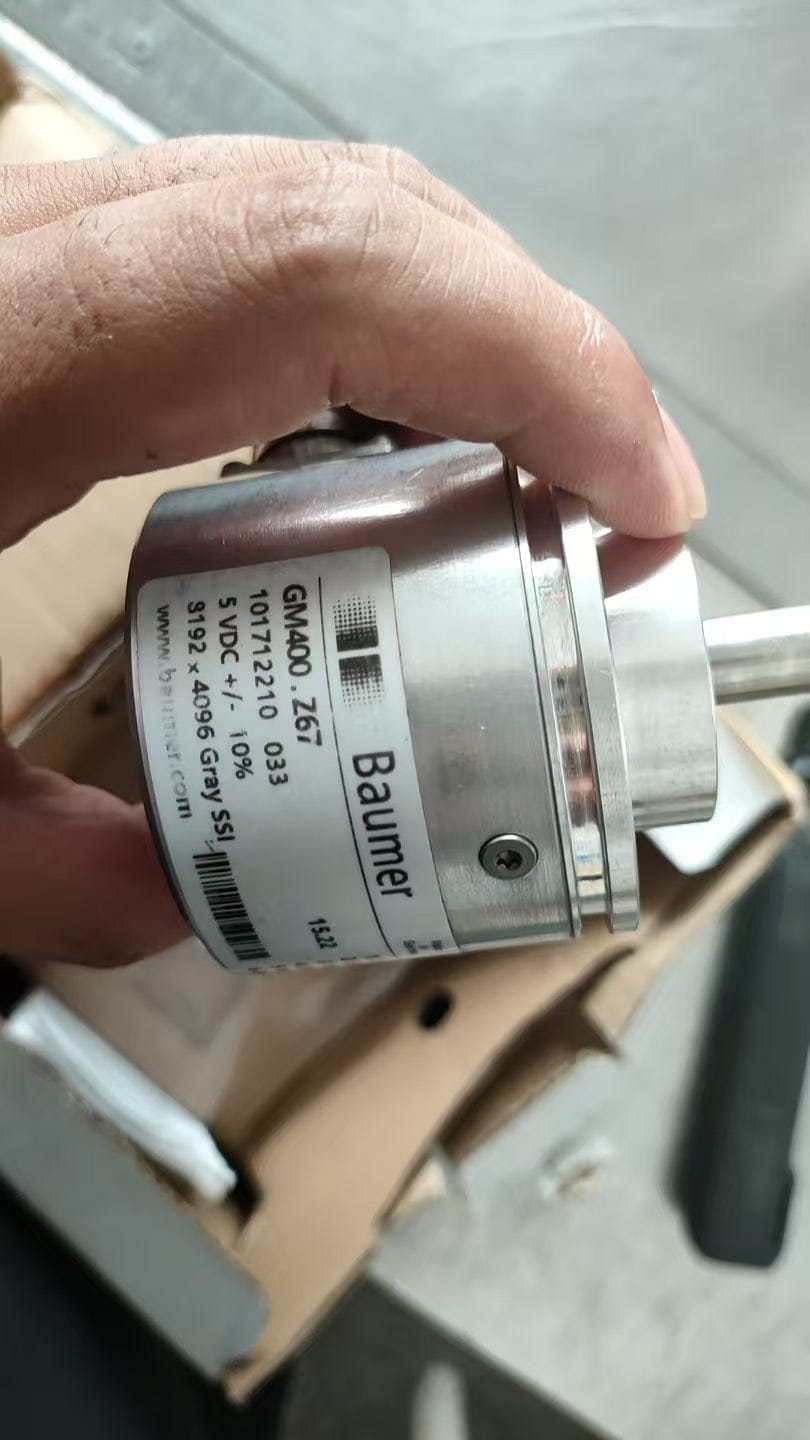 Baumer Baumer GM400.Z67 Absolute Encoder, 8192/4096 Resolution, Gray SSI, 5VDC, Solid Shaft