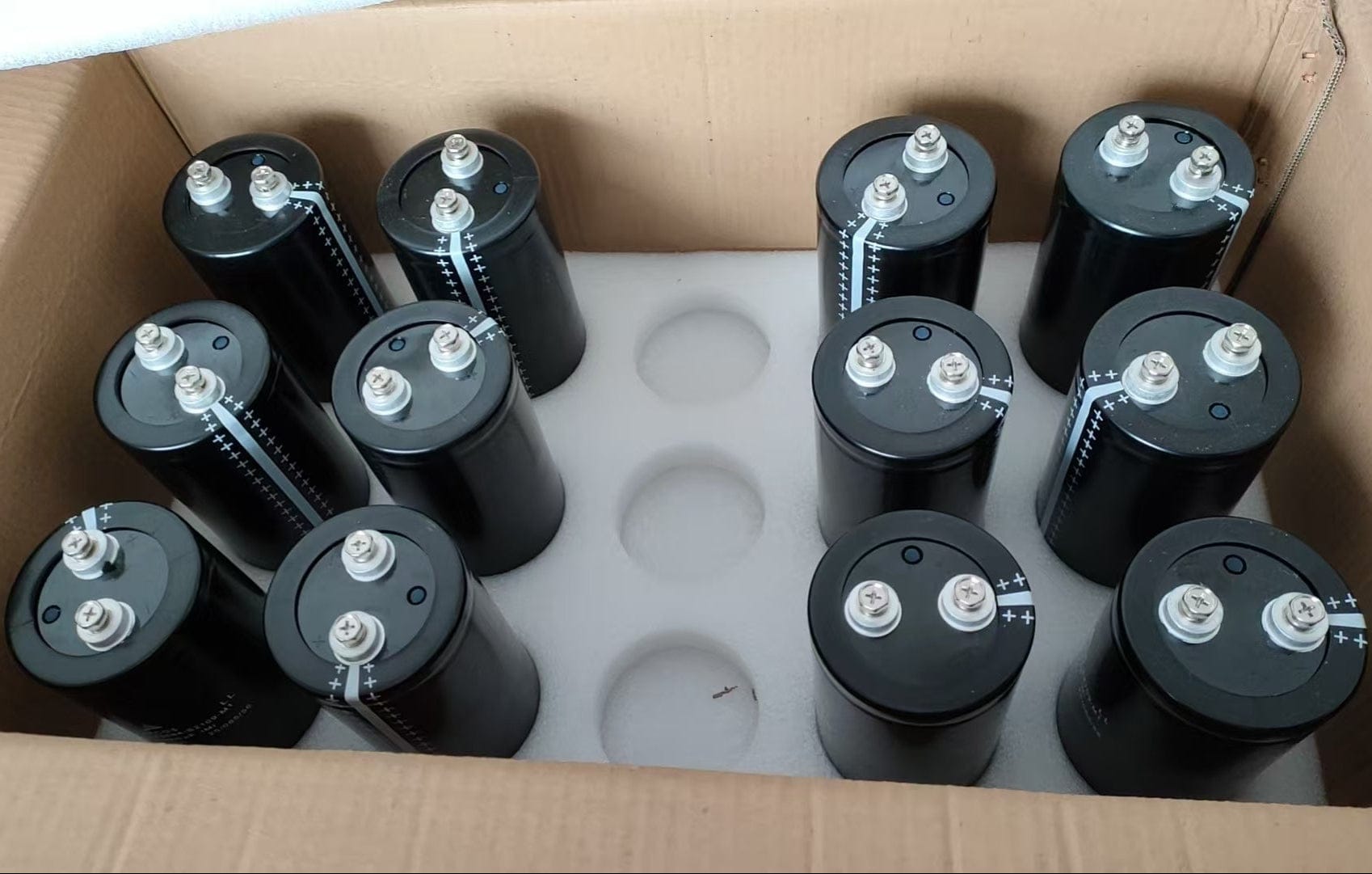 EPCOS EPCOS B43584-S2109-M1 10000UF 200V Capacitor (15 Pieces)
