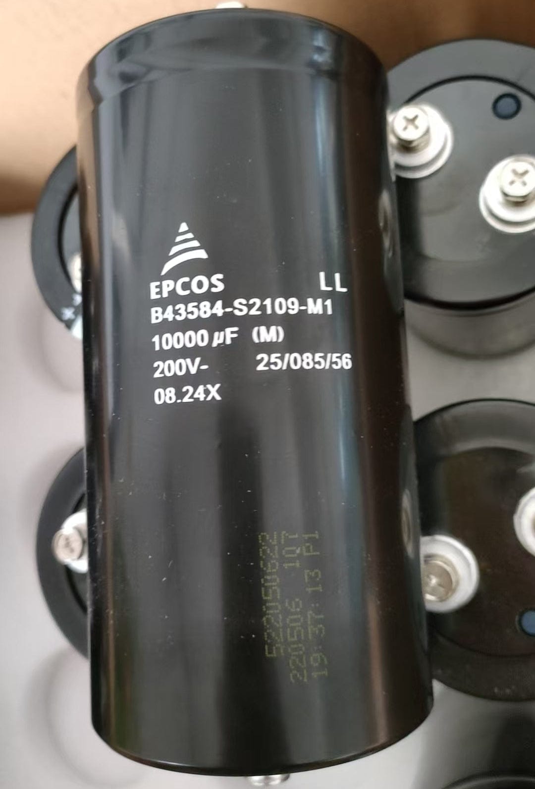 EPCOS EPCOS B43584-S2109-M1 10000UF 200V Capacitor (15 Pieces)