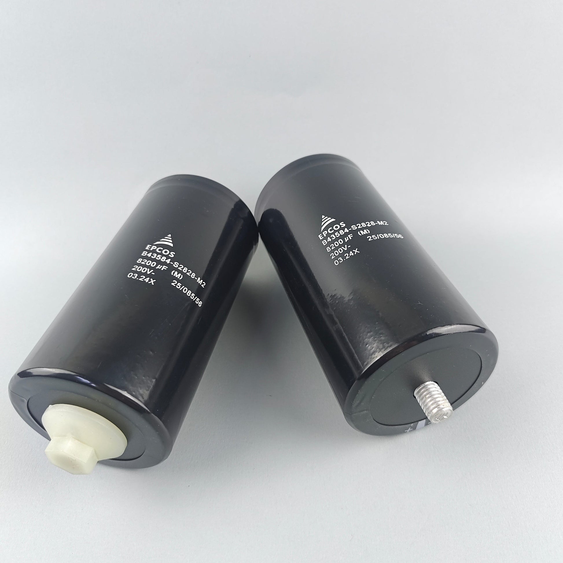 EPCOS EPCOS B43584-S2828-M2 8200UF 200V Capacitor
