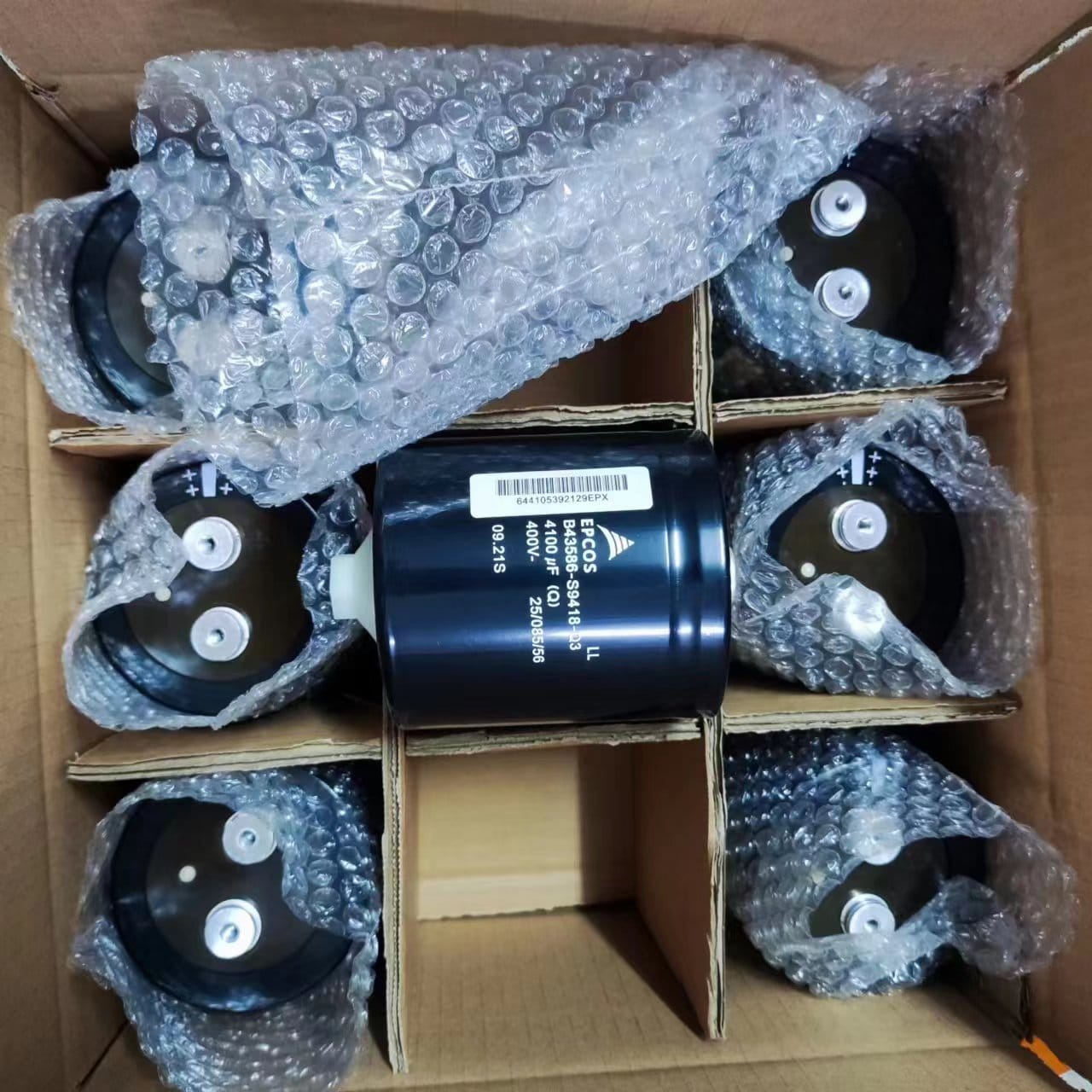 EPCOS B43586-S9418-Q3 B43586 Aluminum Electrolytic Capacitor, 400V 4100µF, Screw Terminal