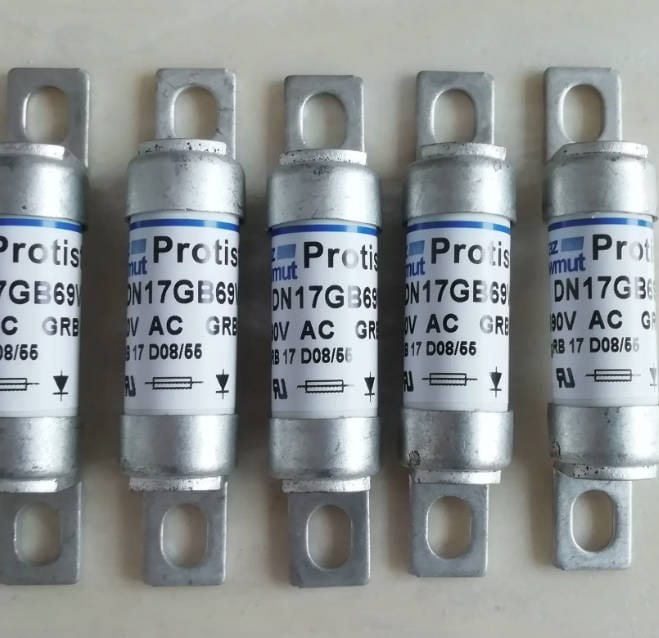 Ferraz Shawmut DN17GB69V32 6.9 gRB 17 D08 10pcs Ferraz Shawmut DN17GB69V32 6.9 gRB 17 D08 Fuses