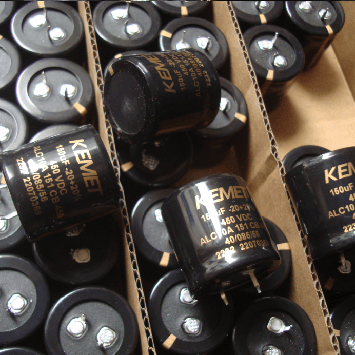 KEMET ALC10A151CB450 Aluminum Electrolytic Capacitor - 150uF 450VDC - Bulk Array View