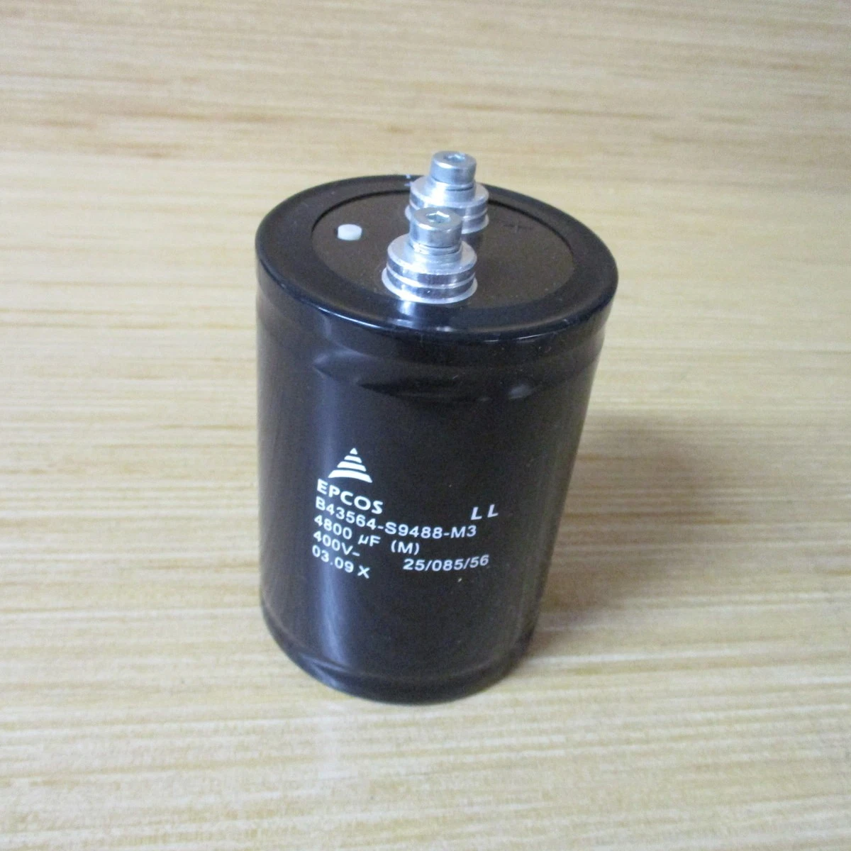 Epcos B43564-S9658-M3 B43564 Series Aluminum Electrolytic Capacitor, 6500 µF, 400V DC