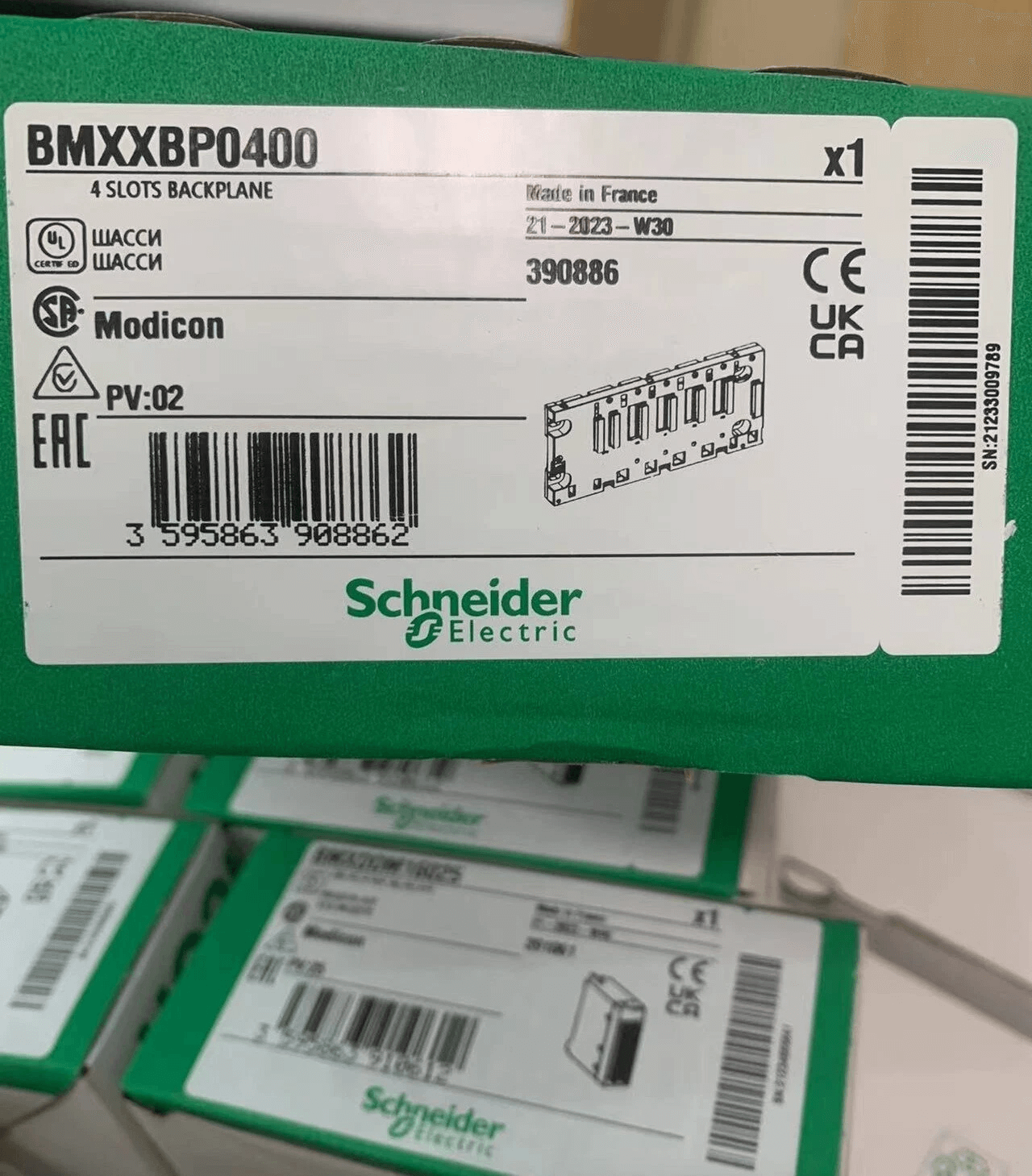 Schneider Backplane Schneider Electric BMXXBP0400 Modicon X80 Backplane — 4-Slot X‑Bus Rack, Panel/Plate/DIN‑Rail Mount, IP20