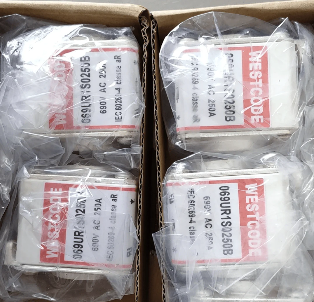 Westcode 069UR2S1000B European Square Body Semiconductor Protection Fuse, 1000A, 690V AC